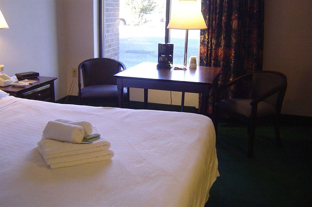 Ahoskie Inn Екстериор снимка